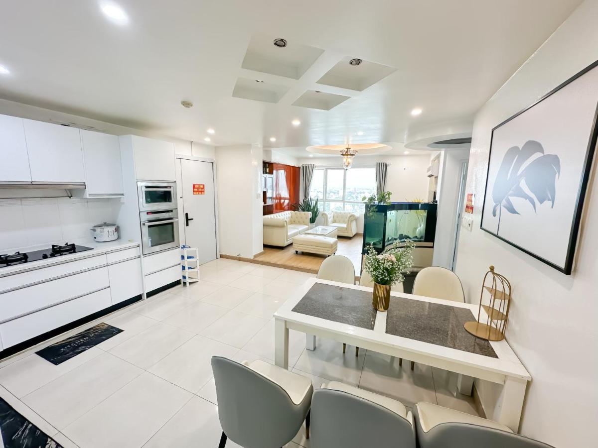 White Penthouse-rooftop Pool Private -central Apartment Ho Chi Minh City