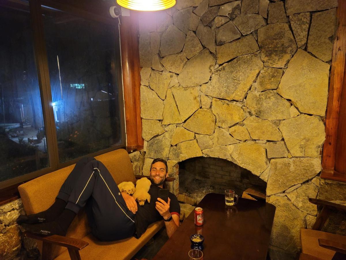 Dong Cliffside House *