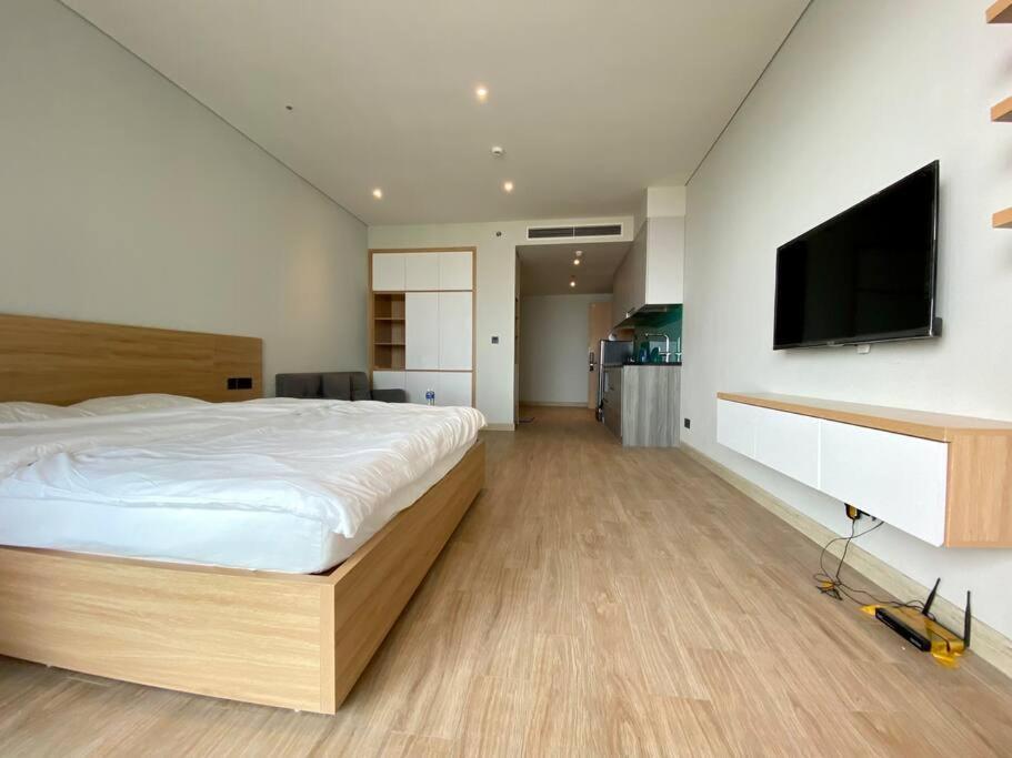 Luxury With Gorgeous View To Bay Apartment Ha Long
