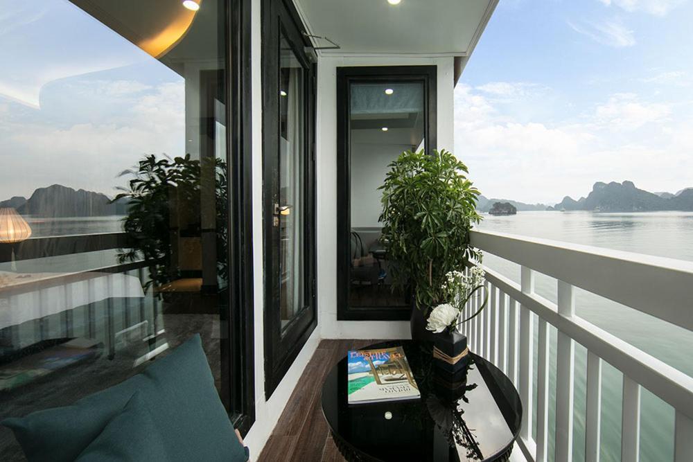  Lapinta Boutique Cruises