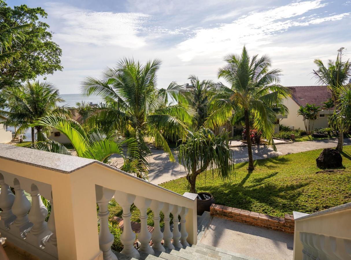 Sea Sense Resort 4*