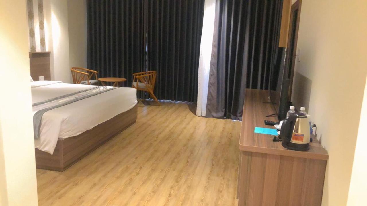 Hotel Um-pq