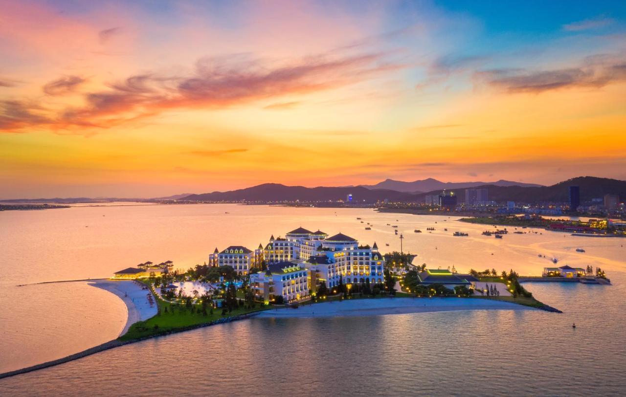 Vinpearl & 5* Ha Long