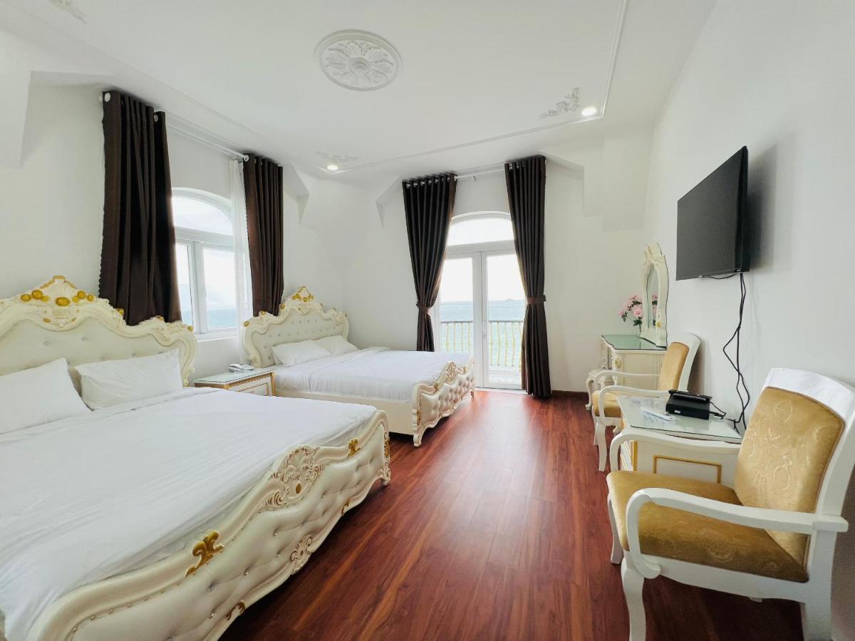 Palace Hotel *