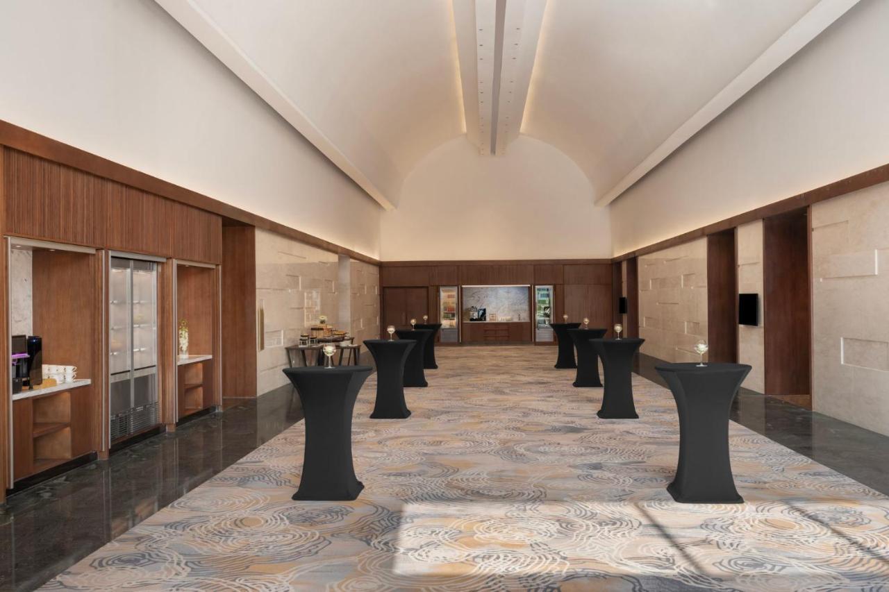 Hotel Crowne Plaza Centre By Ihg 5*
