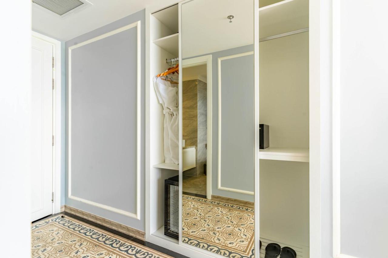 La Vague Hotel