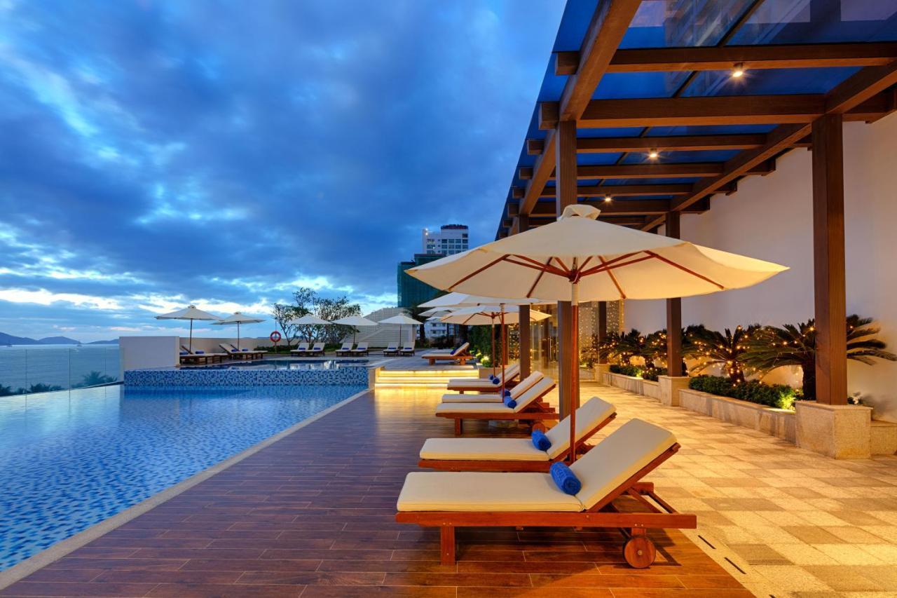 Khách sạn Vinpearl Condotel Beachfront