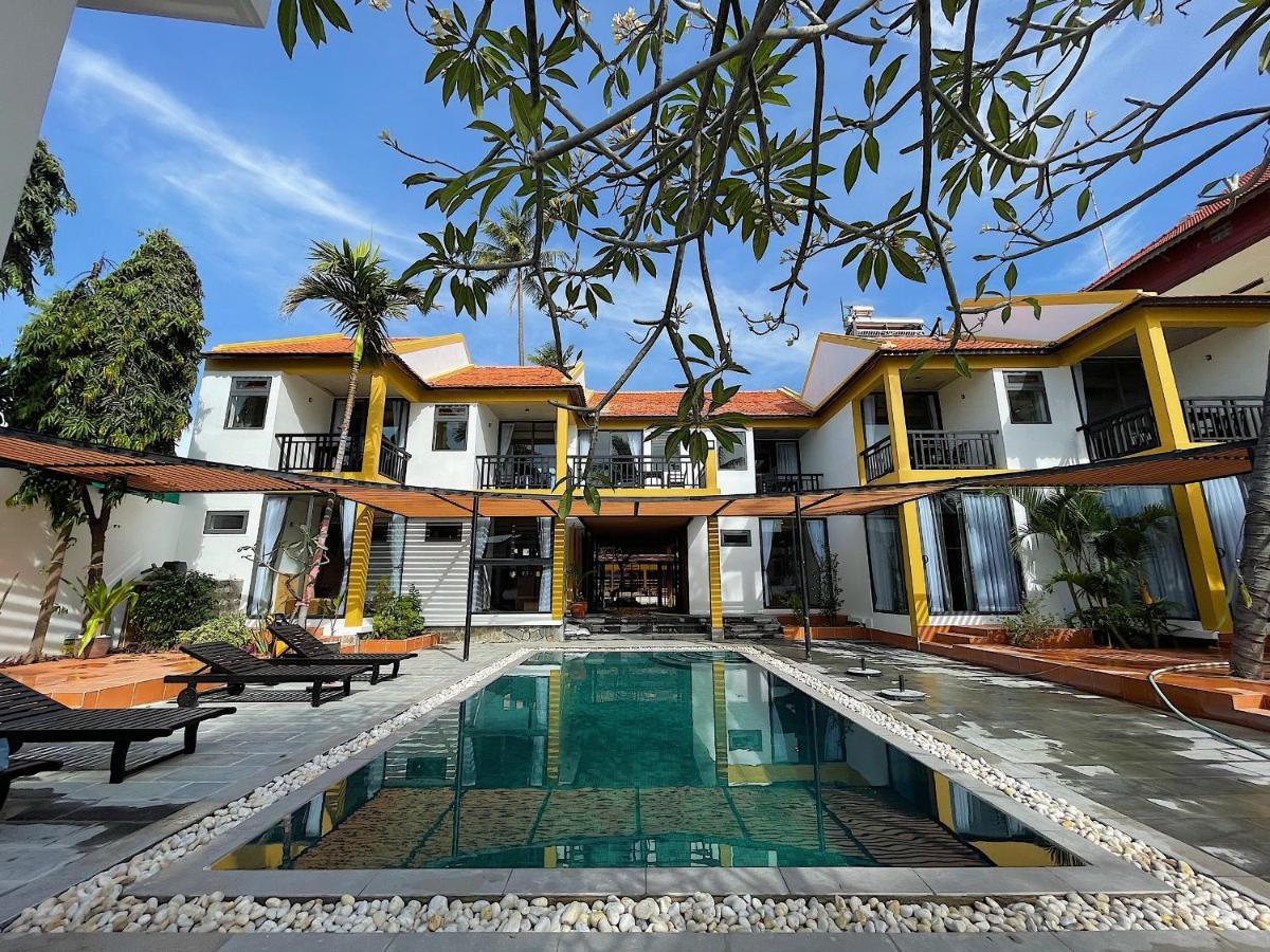 Riva Hotel