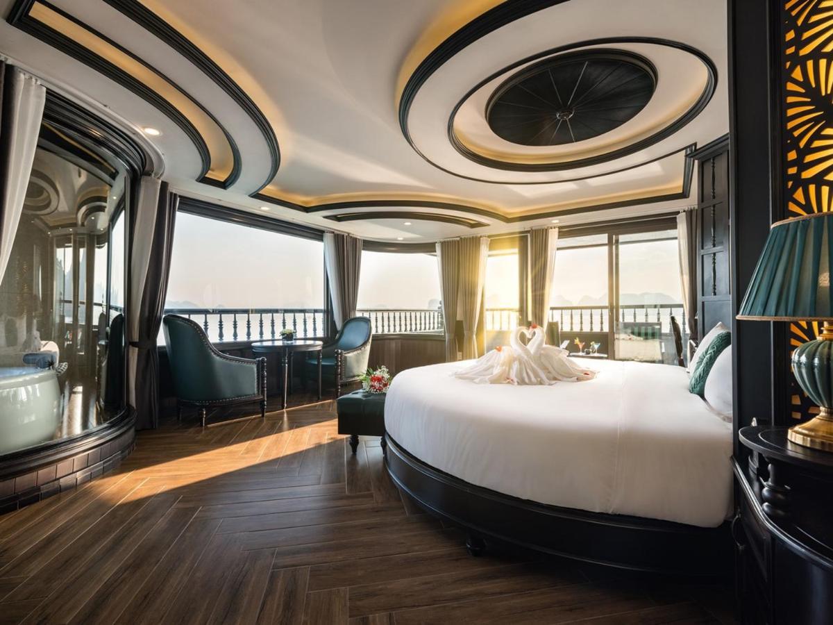 Rita Cruise Ha Long