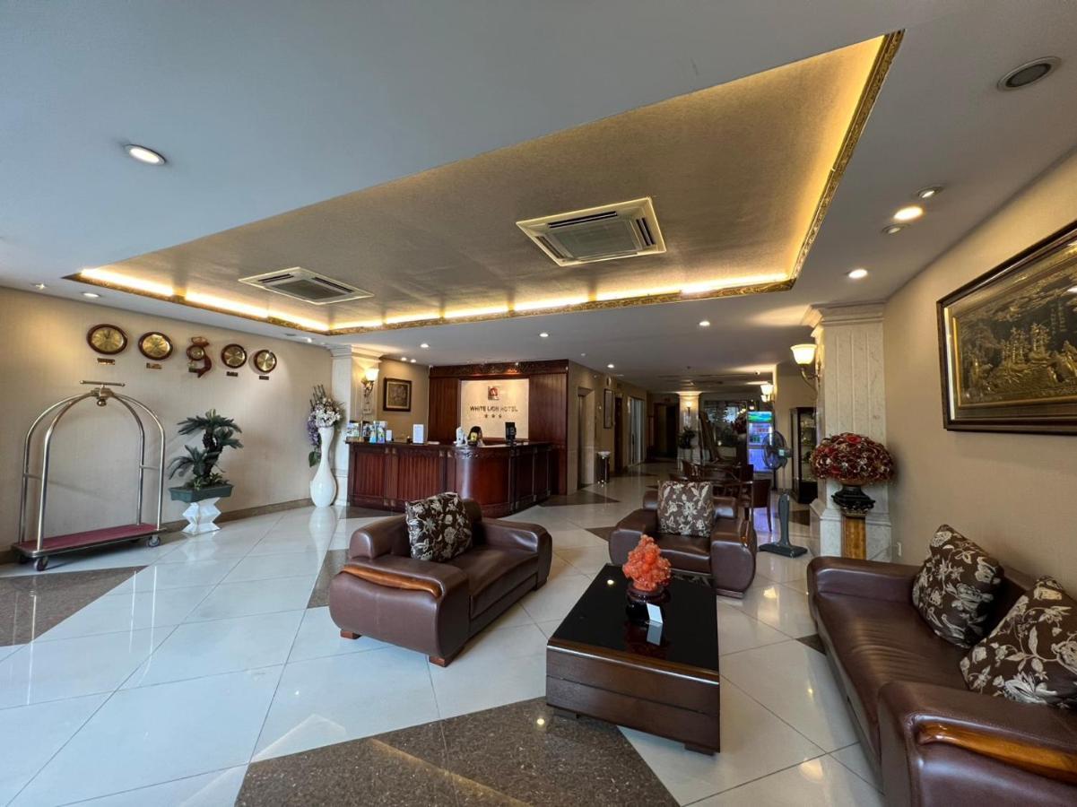 Reddoorz Premium White Lion Hotel