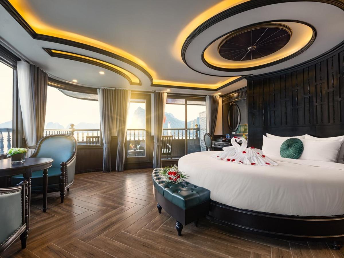Rita Cruise Ha Long