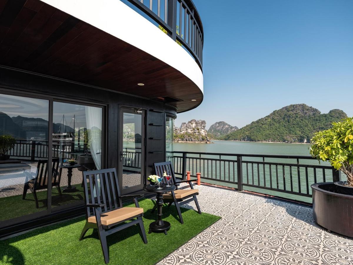 Rita Cruise  Ha Long