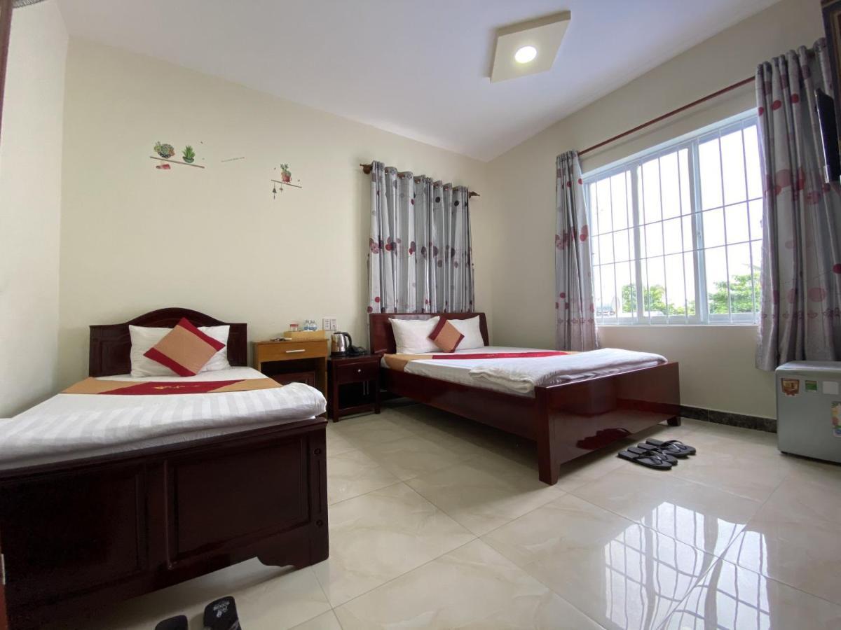 Red Hotel Con Son Island