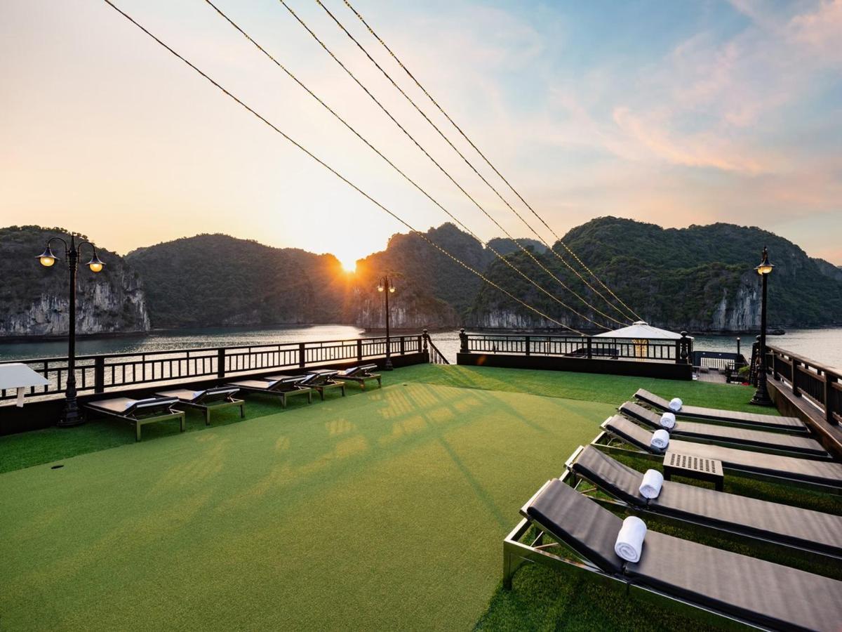 Rita Cruise  Ha Long