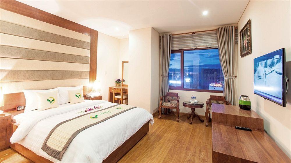 Hotel Moonlight & - Center, High Floor, Great Location & Great Views & Dragon Bridge Views