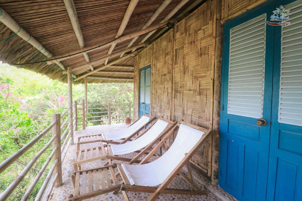 Resort Whale Island Dam Mon