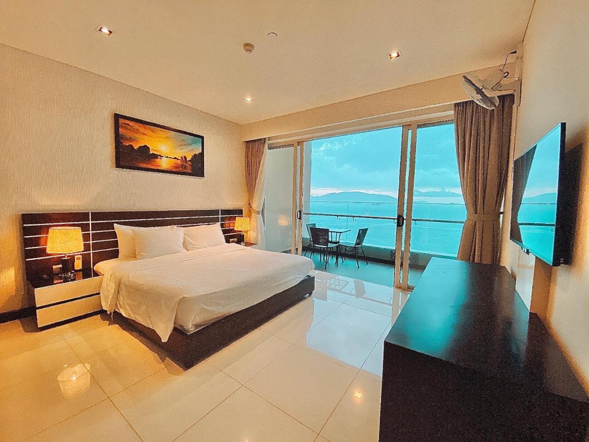 The Costa And Luxury 2 Bedrooms Apartment *