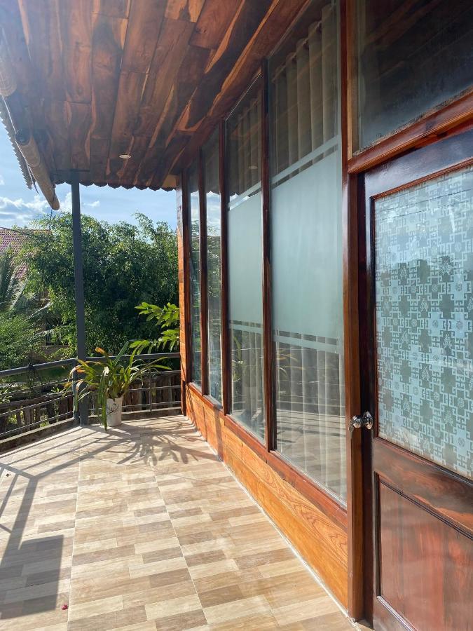 Rice Straw Lodge-