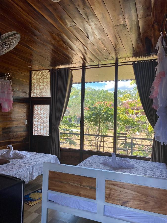 Rice Straw Lodge- Quan Tom