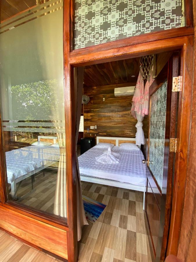 Rice Straw Lodge- Quan Tom