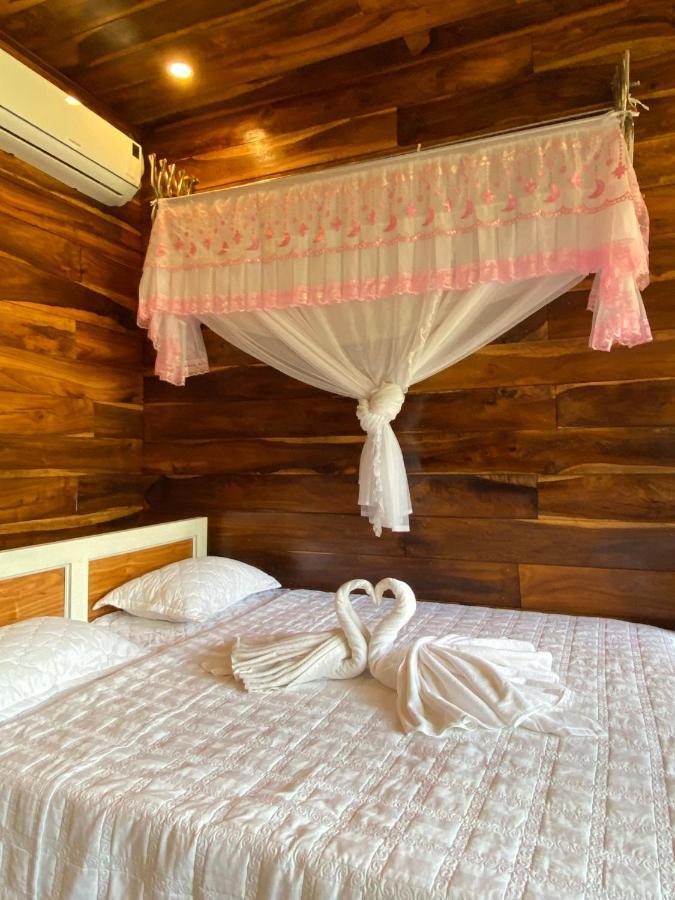 Rice Straw Lodge-