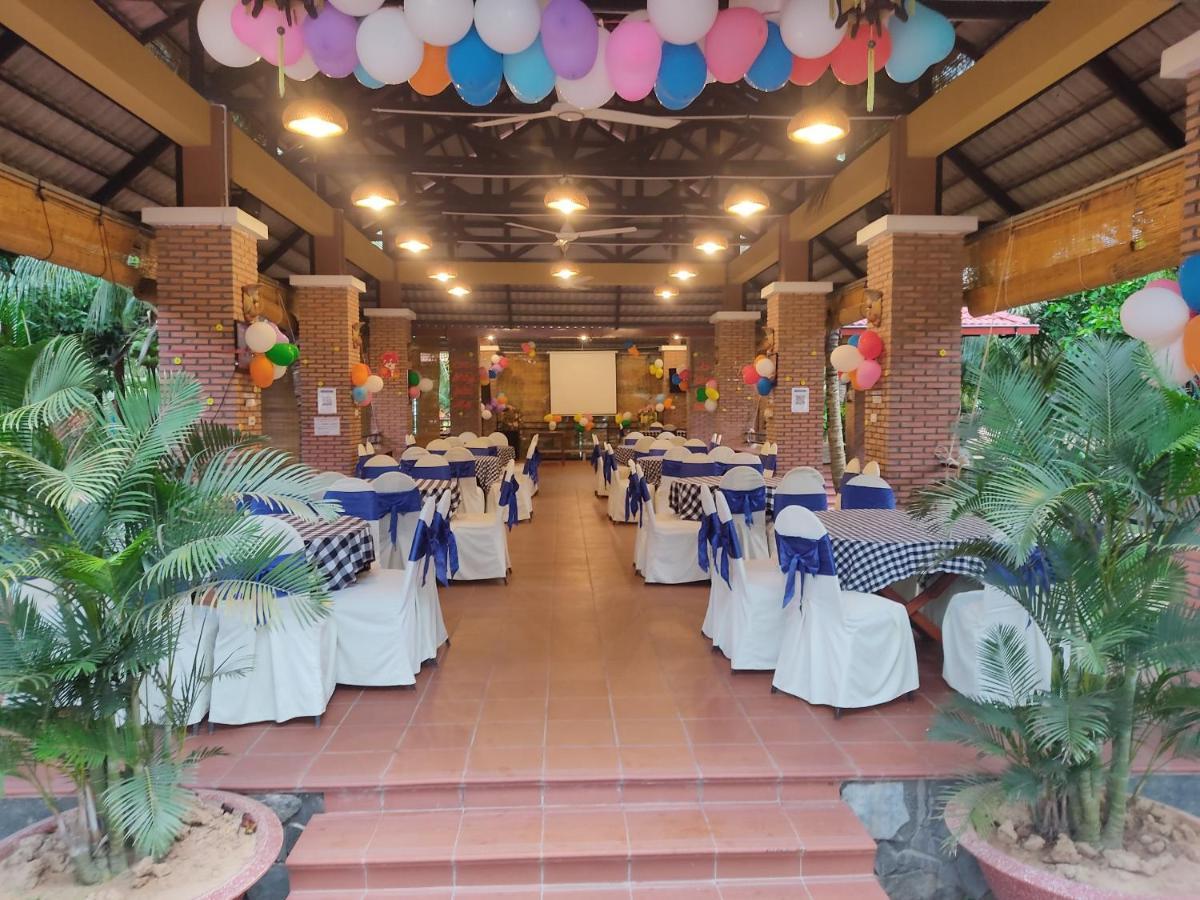 Rooster Mekong Garden & Ben Tre