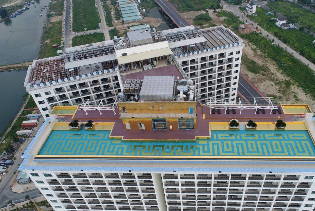 Wyndham Golden Bay Hotel