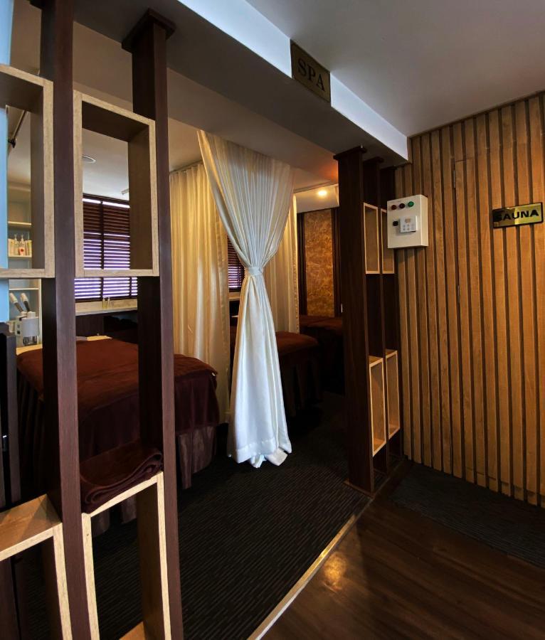 Flora Centre & Khách sạn 4*