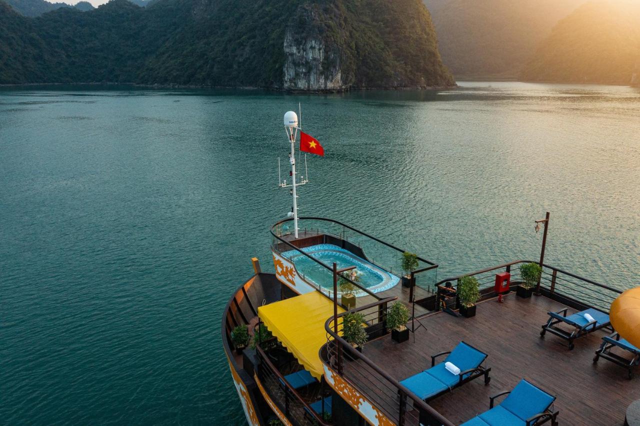 Botel Nostalgia Halong Cruise Ha Long