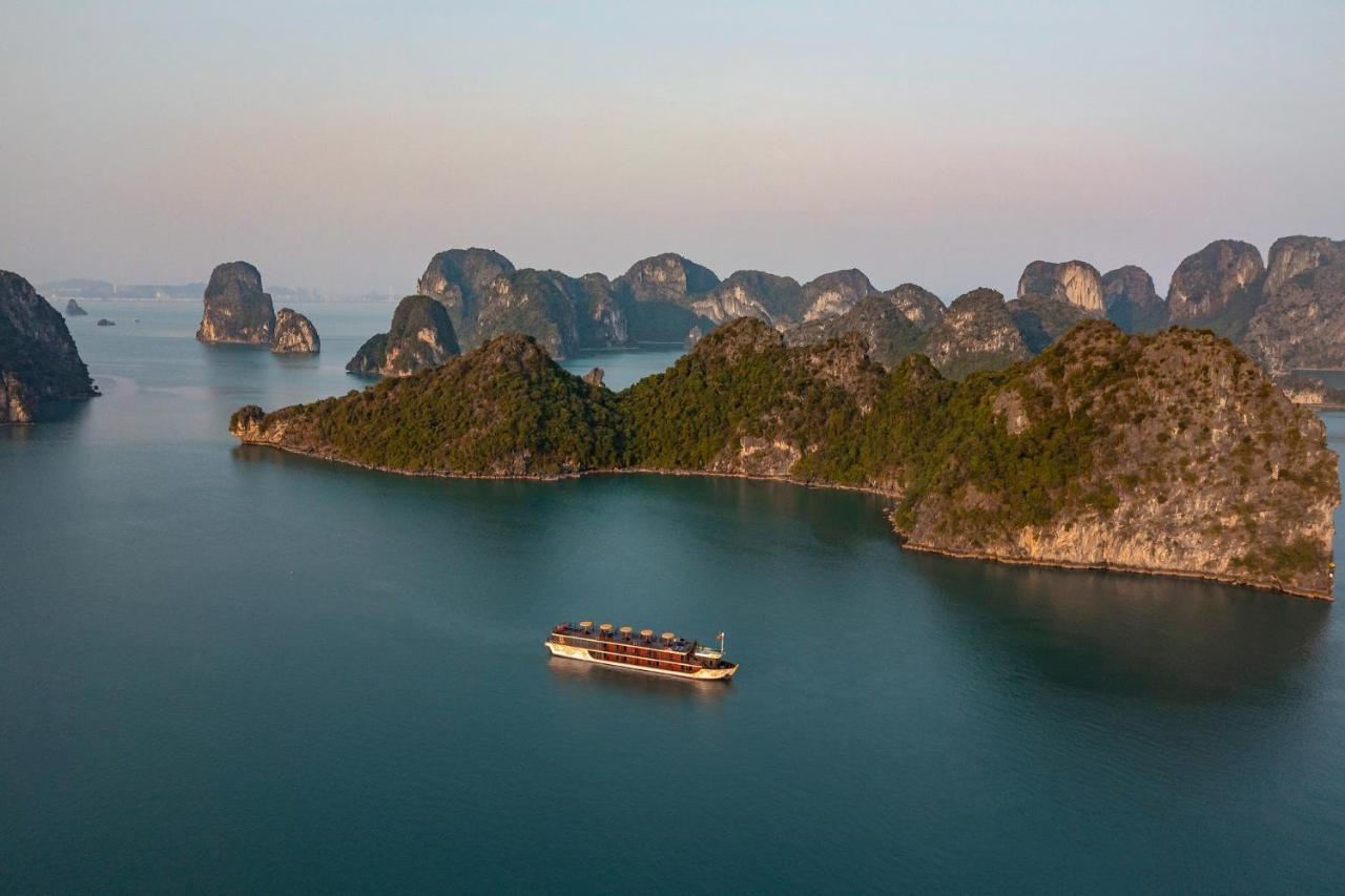 Botel Nostalgia Halong Cruise