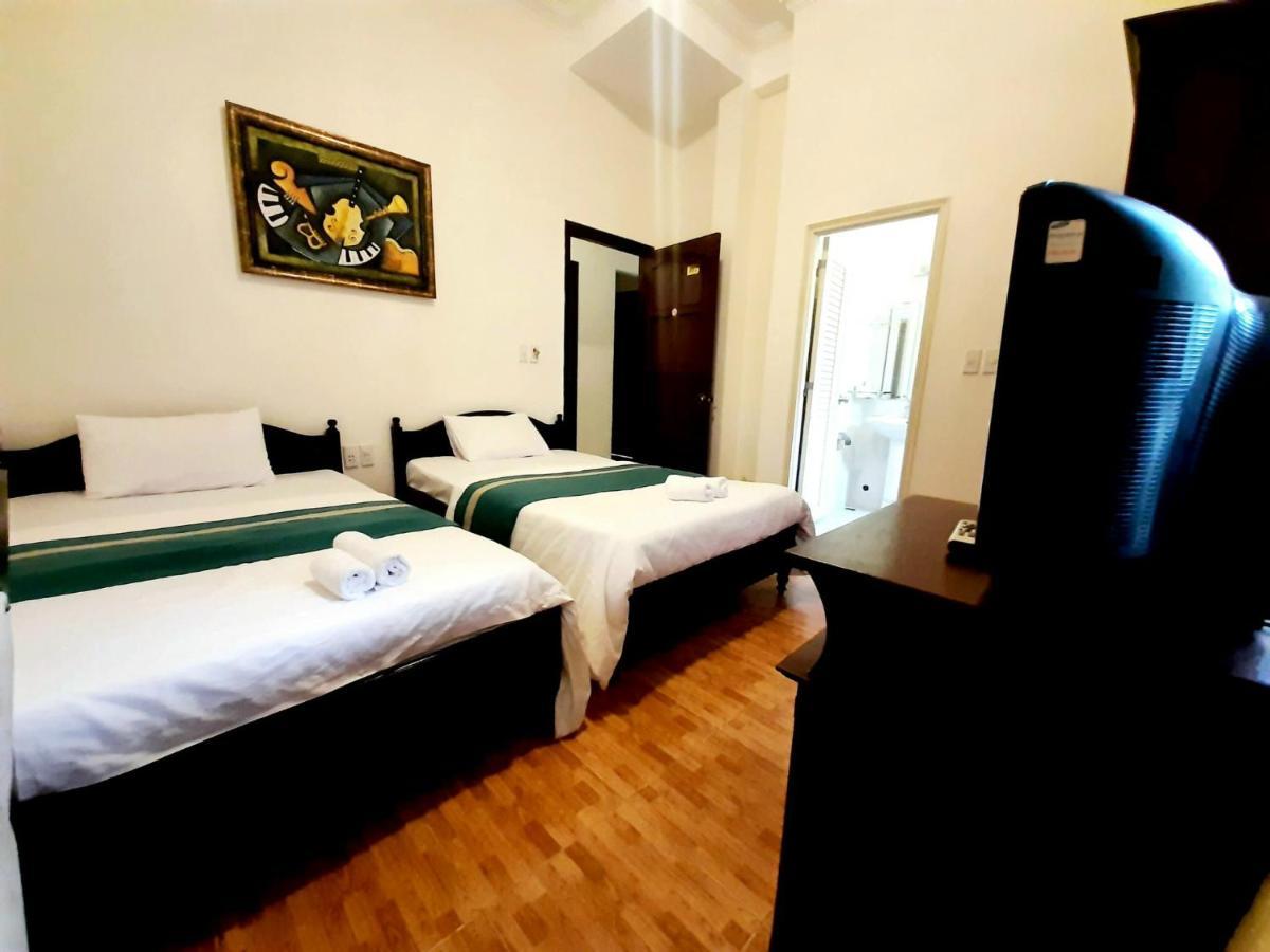 Khách sạn Le Petit Paris 3*