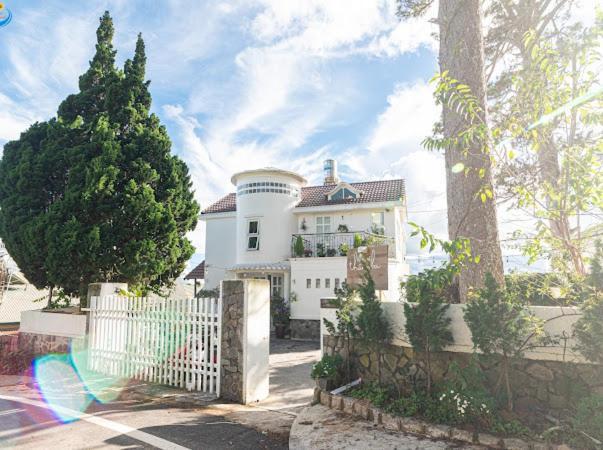 Hang Nga Villa *