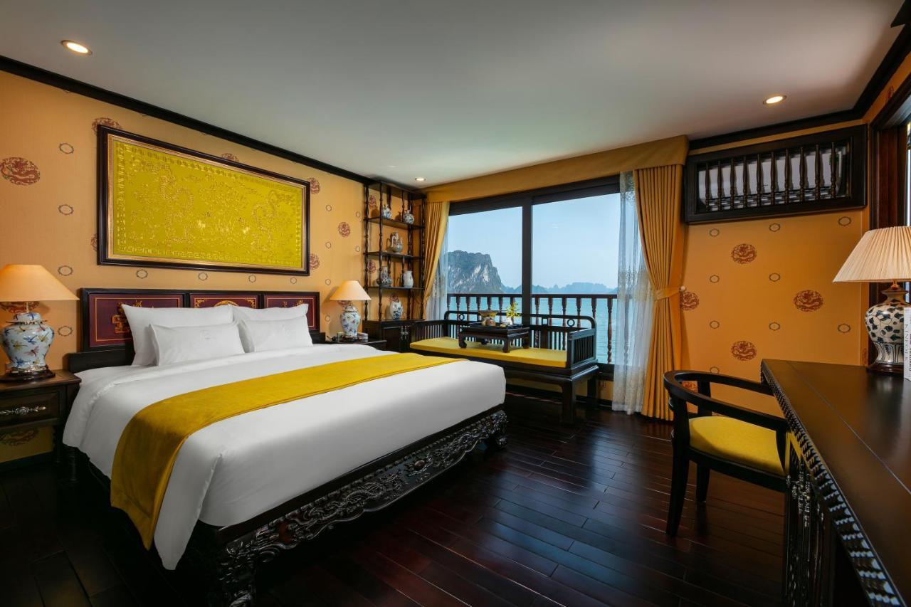 Nostalgia Halong Cruise Botel *