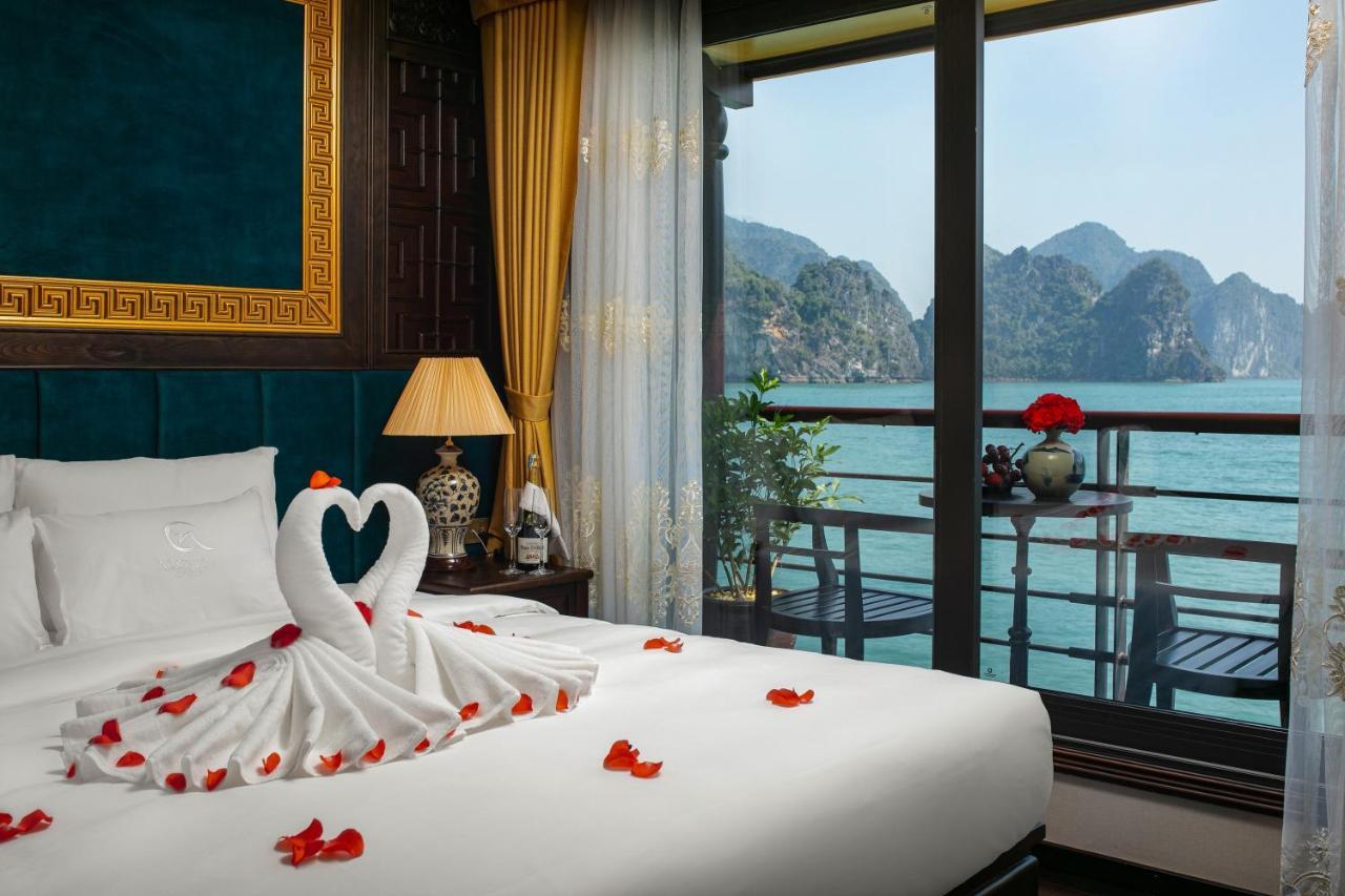 Nostalgia Halong Cruise Botel