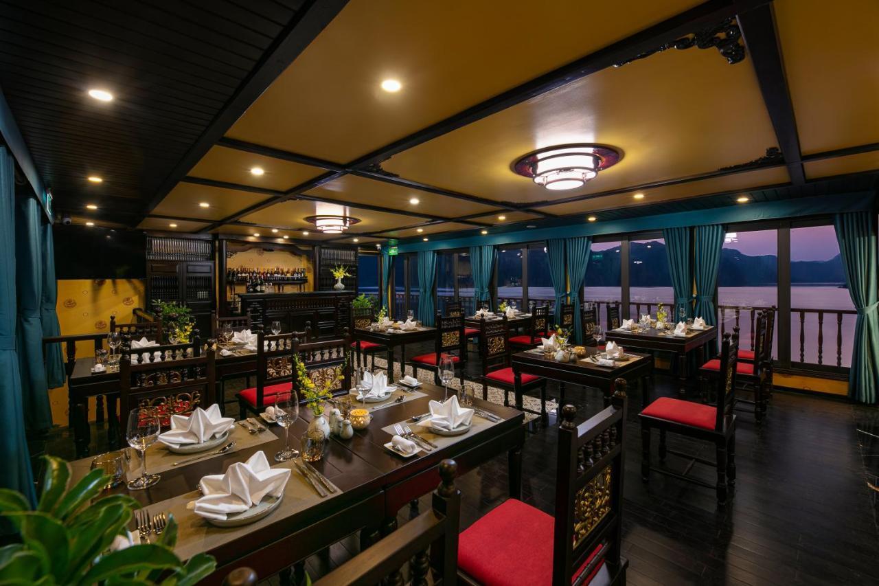 Nostalgia Halong Cruise Botel *