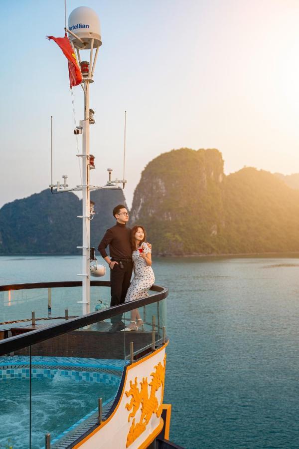 Botel Nostalgia Halong Cruise *
