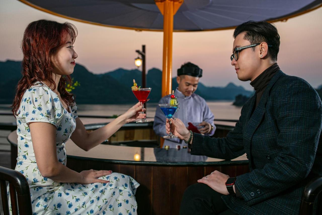 Nostalgia Halong Cruise Botel Ha Long
