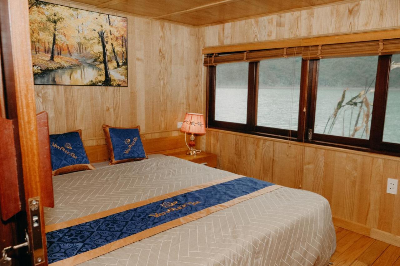 Lan Ha Floating Homestay Dong Khe Sau