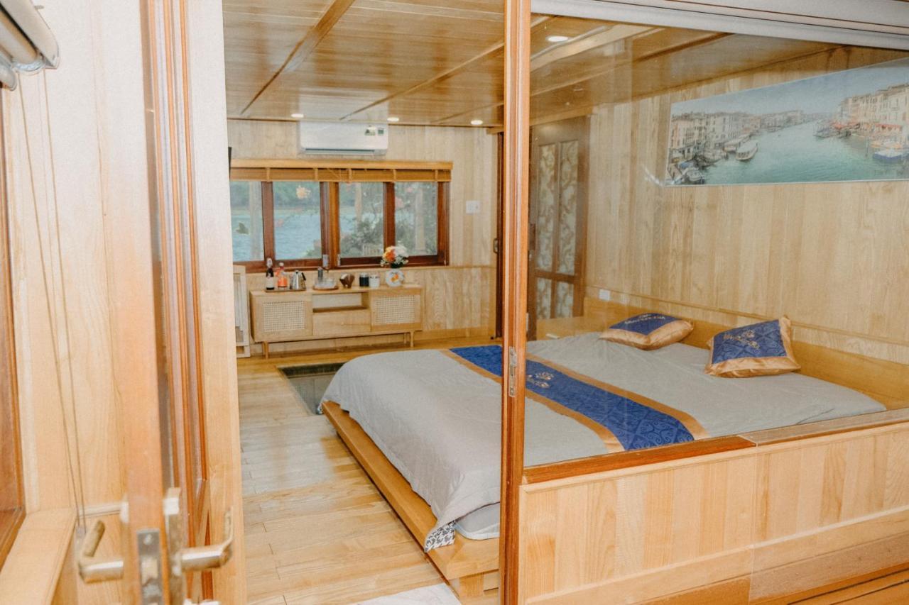Lan Ha Floating Homestay