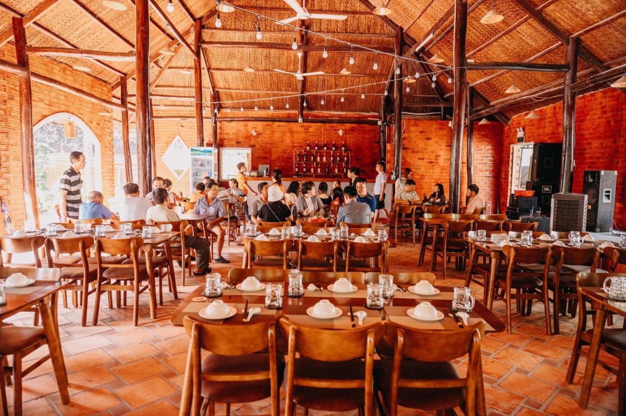 Minh Vuong Village & Restaurant Resort