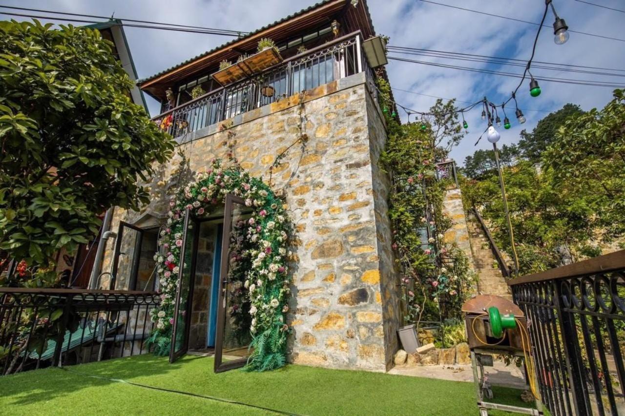 Roses - Venuestay Tam Dao