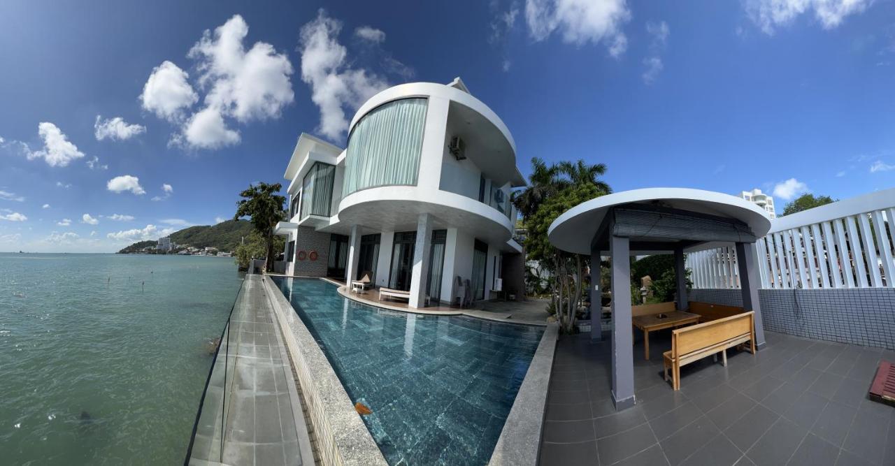 Villa Nancy Sea Light *