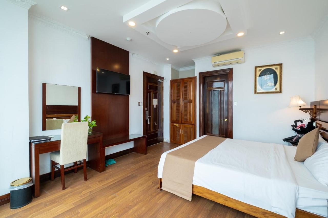 Hotel Adina