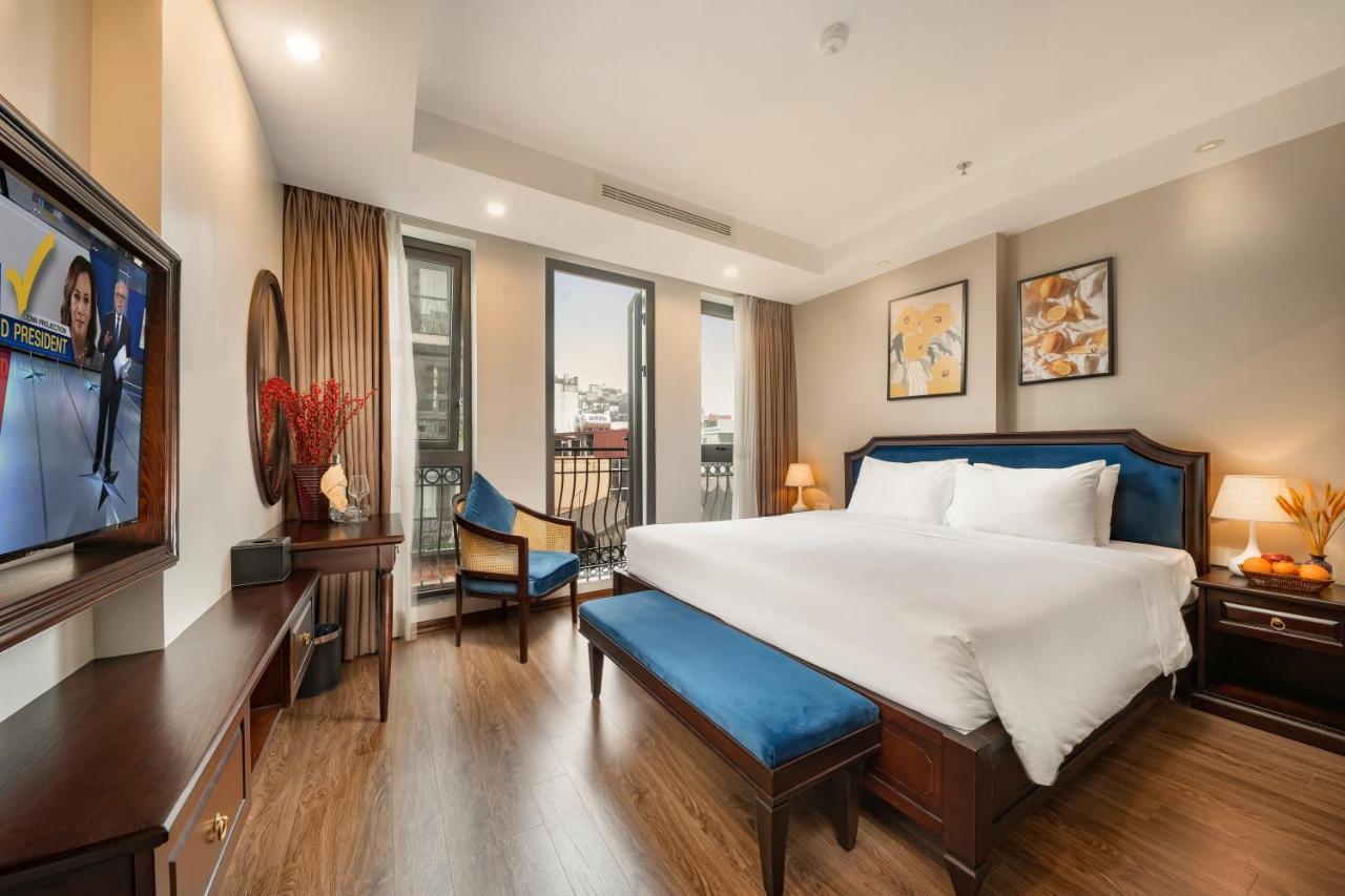 Fiesta Grand And Khách sạn 4*