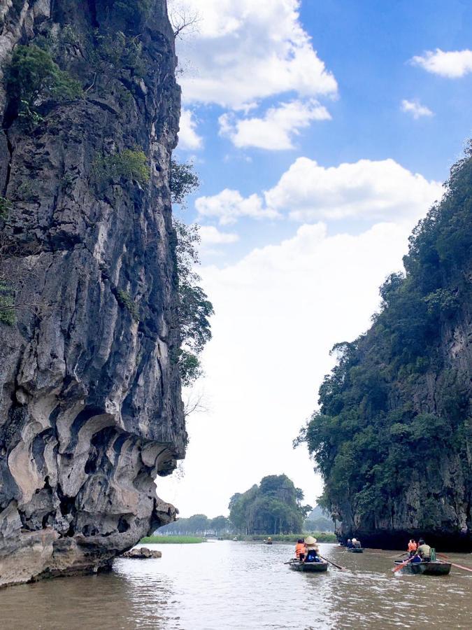 Tam Coc Lily Ninh Binh