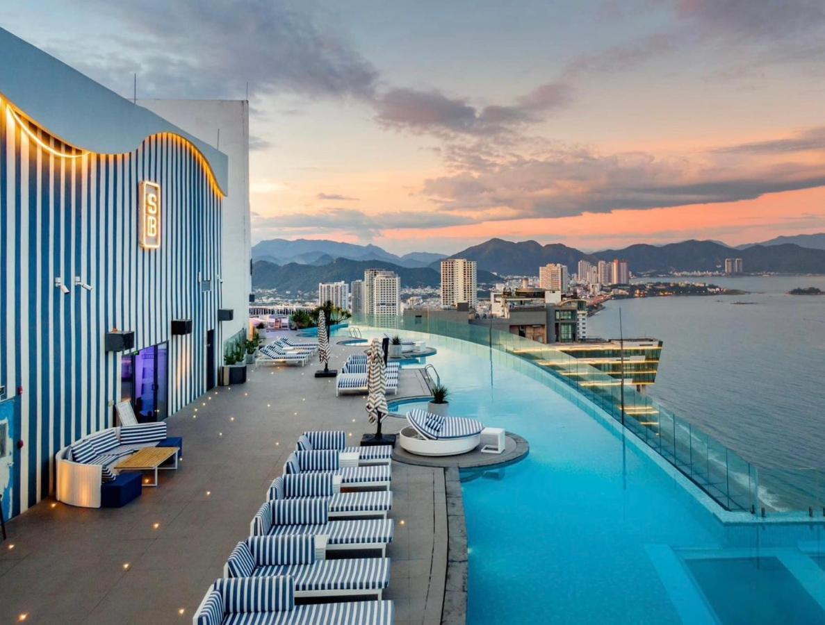 Khách sạn hẻo lánh Lustay Panorama *