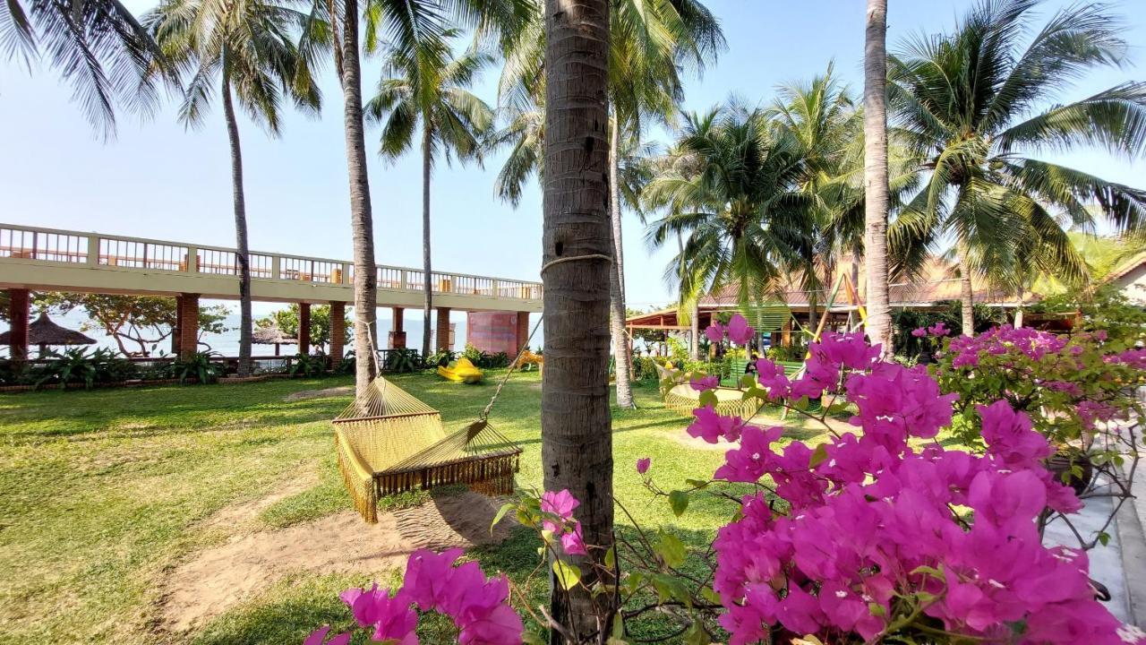 Hon Rom Central Beach Resort 3*