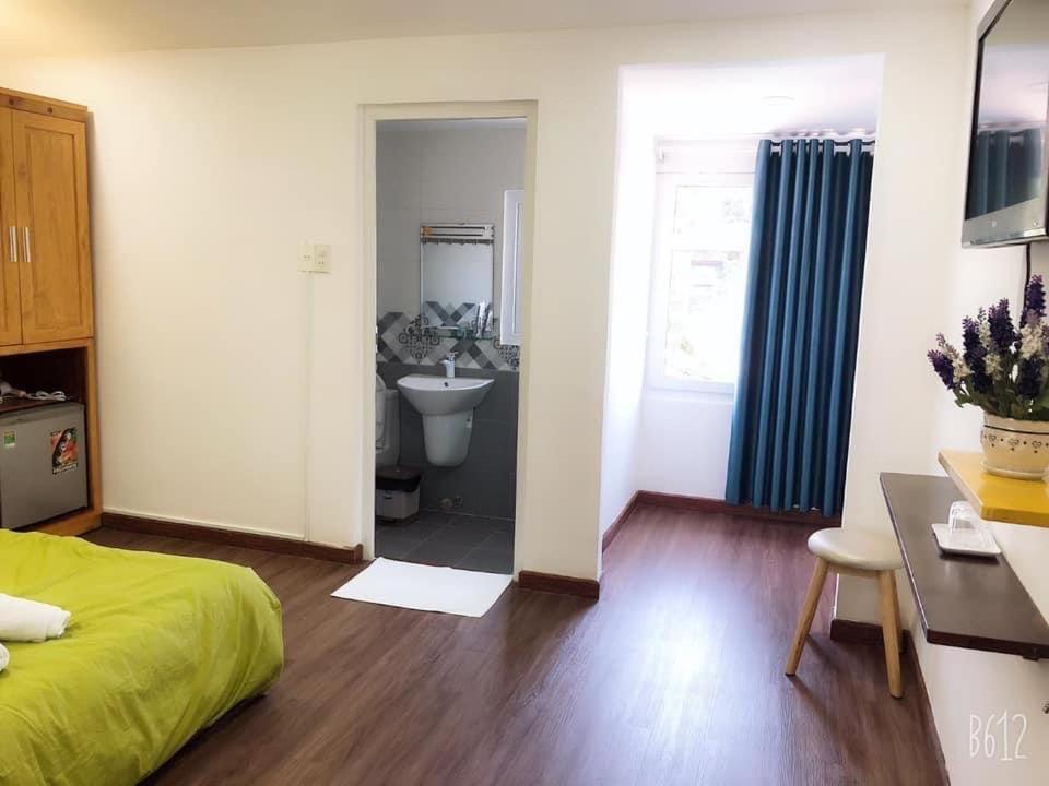 Hotel 1995 House