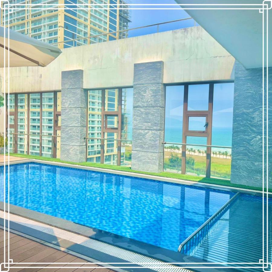 Martin Ho & Hotel 3*