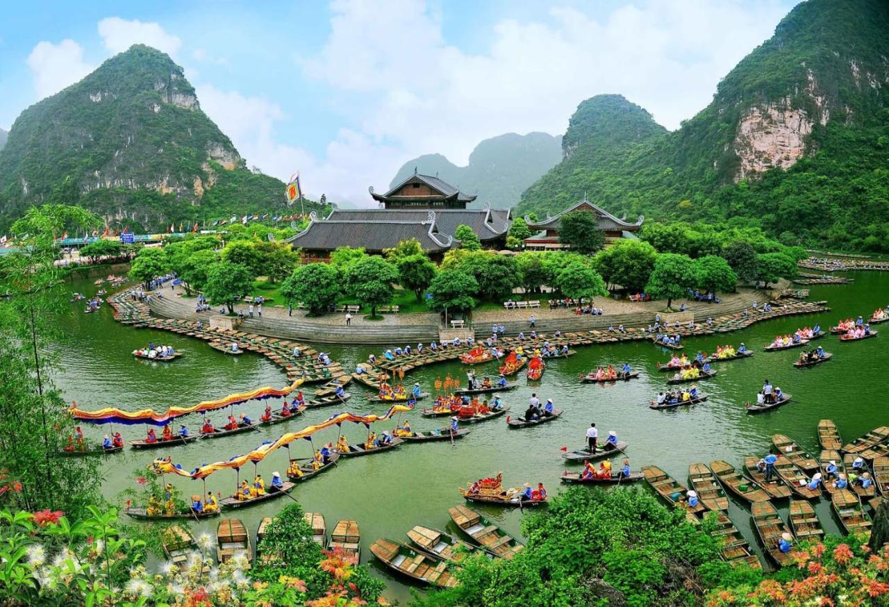 Tam Coc Lily *